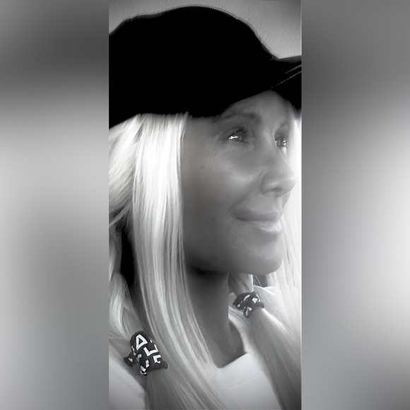 “You can’t wait for life to get less hard anymore before you decide to be happy” - Picture 9 of 10